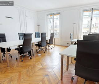 Bureau privé 40 m² 10 postes Location bureau Rue La Boétie Paris 75008 - photo 1